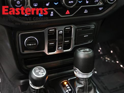 Used 2025 Jeep Wrangler Unlimited Sahara image 21