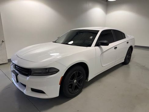 Used 2019 Dodge Charger SXT RWD image 3