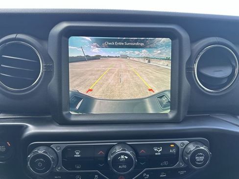 Used 2022 Jeep Gladiator Overland image 24