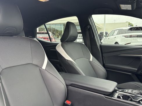 Used 2025 Toyota Camry SE w/ Convenience Package FWD image 33