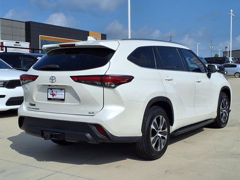 Used 2020 Toyota Highlander XLE FWD image 6