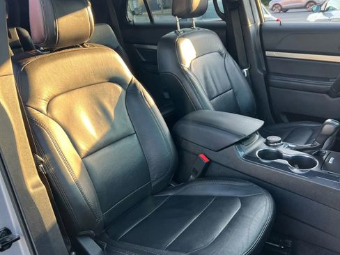 Used 2018 Ford Explorer XLT w/ Equipment Group 202A image 16