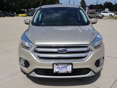 Used 2017 Ford Escape SE FWD image 2