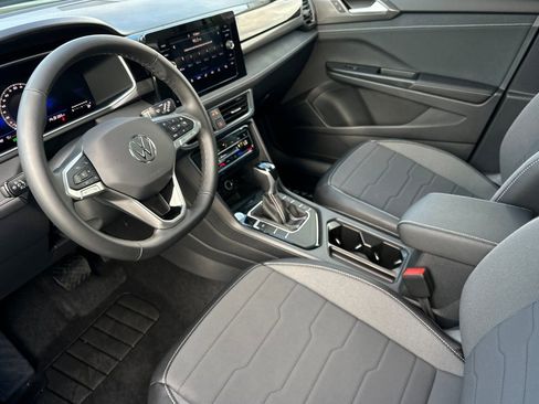 New 2026 Volkswagen Taos SE image 8