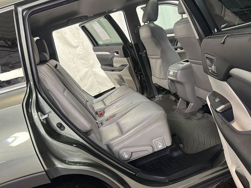 Used 2015 Toyota Highlander XLE AWD/4WD image 29