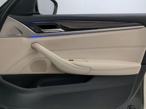 Used 2020 BMW 530e xDrive w/ Convenience Package image 41