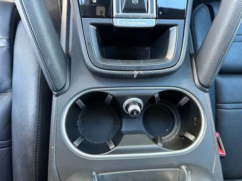 Used 2022 Porsche Cayenne Platinum Edition image 27