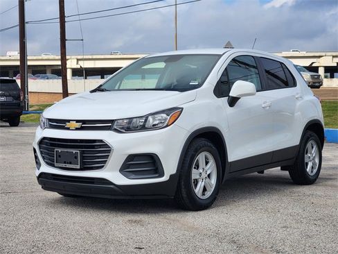 Used 2022 Chevrolet Trax LS w/ Tint and Cruise Package image 3
