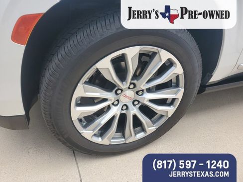 Used 2021 GMC Yukon Denali w/ Denali Premium Package AWD/4WD image 2