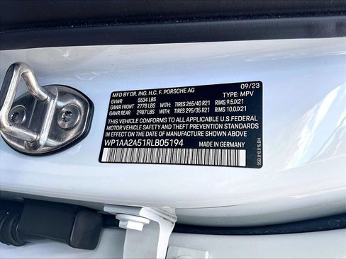 Certified 2024 Porsche Macan AWD/4WD image 35