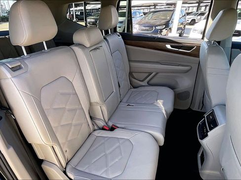 Used 2025 Volkswagen Atlas SE image 19