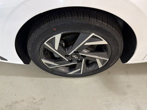 Used 2024 Hyundai Elantra Limited FWD image 12