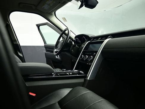 Used 2017 Land Rover Discovery HSE image 28
