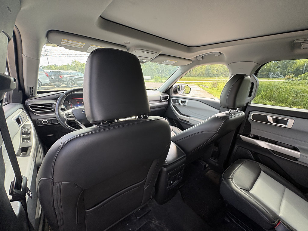 Used 2022 Ford Explorer XLT w/ Equipment Group 202A AWD/4WD image 19
