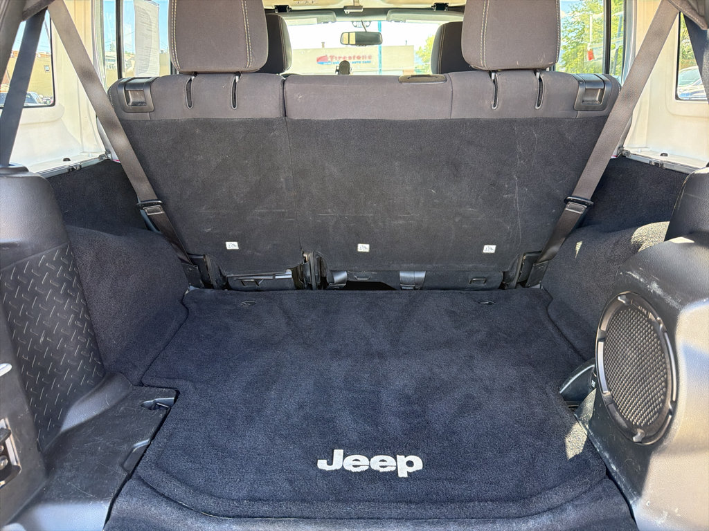 Used 2014 Jeep Wrangler Unlimited Rubicon w/ Max Tow Package AWD/4WD image 12