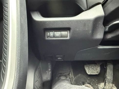 Used 2025 Toyota RAV4 XLE image 18