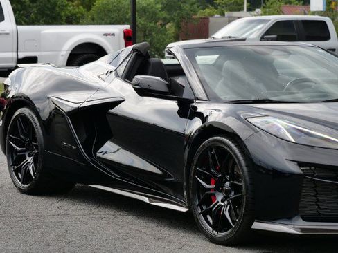 Used 2024 Chevrolet Corvette Z06 w/ Stealth Interior Trim Package RWD image 23