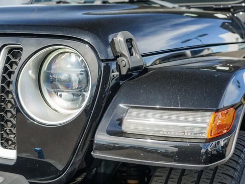 Used 2023 Jeep Wrangler Sahara image 8