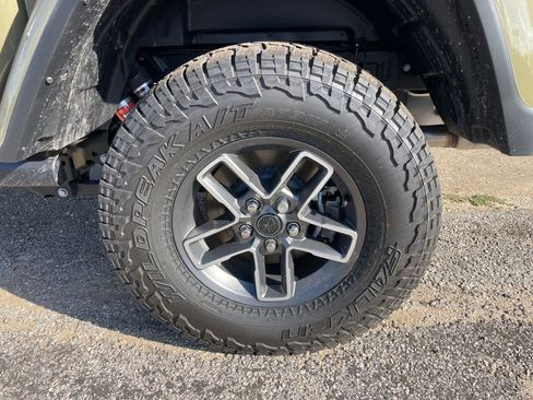 New 2025 Jeep Gladiator Mojave w/ Convenience Group image 11