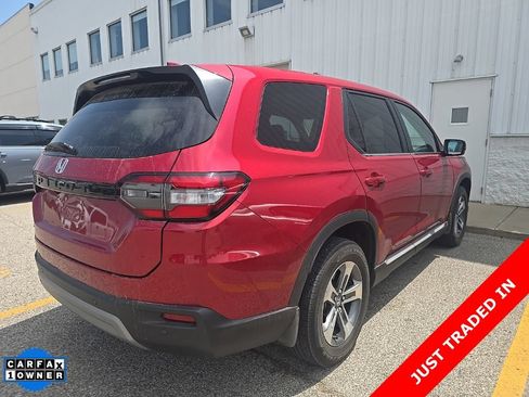 Used 2025 Honda Pilot EX-L image 3