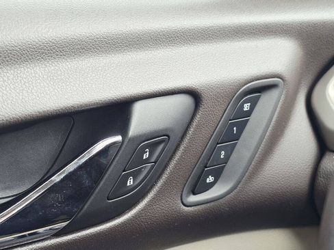 Used 2017 GMC Acadia Denali w/ Technology Package FWD image 34
