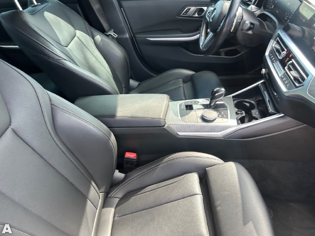 Used 2022 BMW 330i Sedan w/ M Sport Package RWD image 12