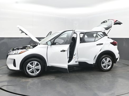 Certified 2025 Nissan Kicks Play S image 40