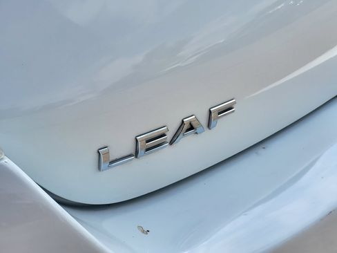 Used 2013 Nissan Leaf S FWD image 12