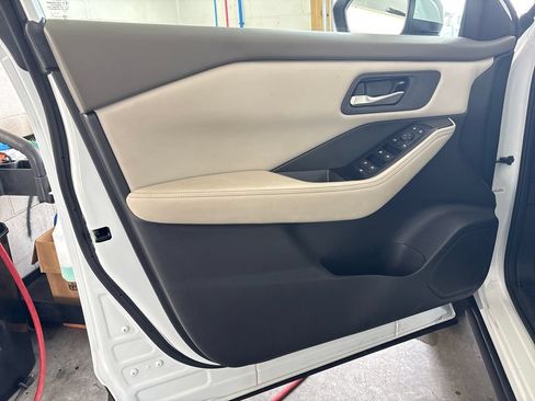 Used 2025 Nissan Rogue SV FWD image 14