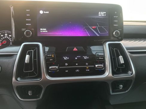 Used 2022 Kia Sorento S image 20