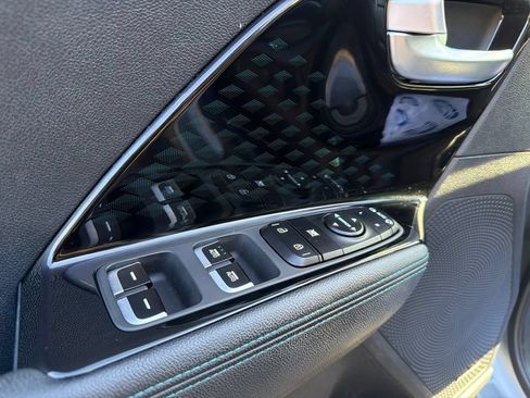 Certified 2022 Kia Niro EX Premium w/ Cold Weather Package FWD image 13