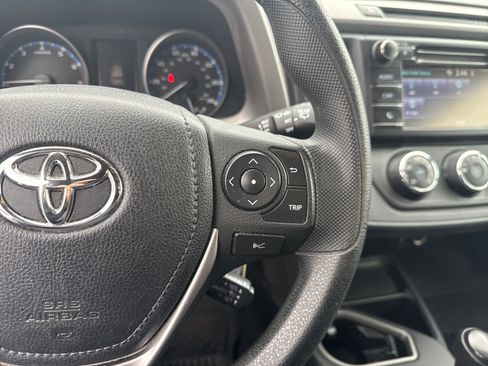 Used 2017 Toyota RAV4 LE image 19