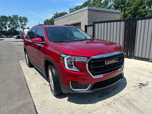 Used 2023 GMC Terrain SLE w/ Driver Convenience Package AWD/4WD image 4