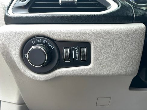 Used 2023 Chrysler Voyager LX image 26