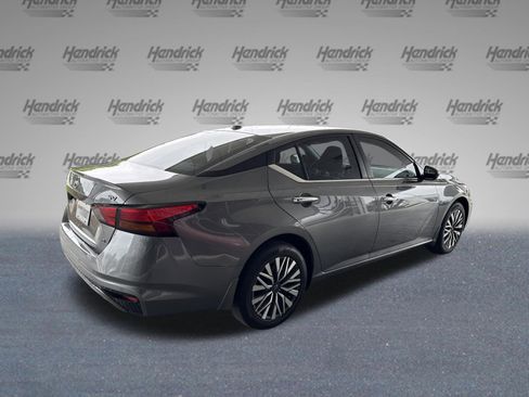 Used 2024 Nissan Altima 2.5 SV AWD/4WD image 9