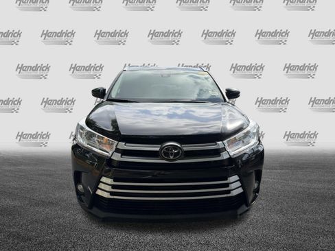 Used 2018 Toyota Highlander XLE FWD image 3
