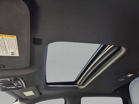 Used 2021 Chevrolet Silverado 1500 High Country w/ Technology Package image 6