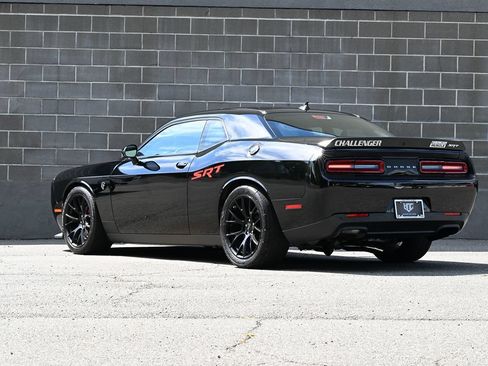 Used 2016 Dodge Challenger SRT Hellcat RWD image 4