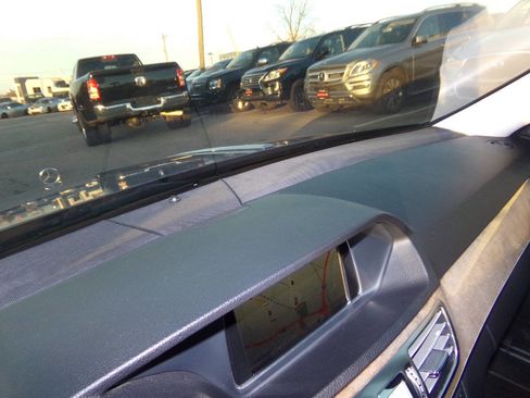 Used 2014 Mercedes-Benz E 350 4MATIC Sedan image 40