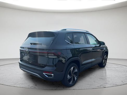 Used 2025 Volkswagen Taos SE AWD/4WD image 7