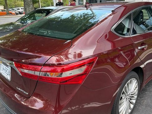 Used 2018 Toyota Avalon Limited FWD image 4