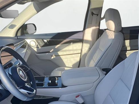 Used 2025 Buick Enclave Avenir image 14