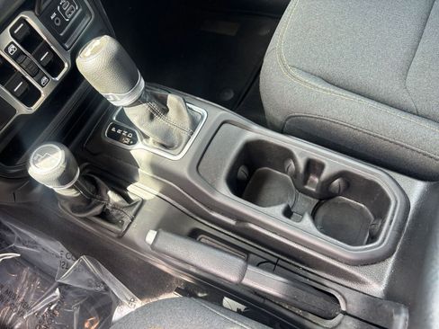 Used 2025 Jeep Wrangler Unlimited Sport AWD/4WD image 40