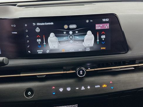 Used 2023 Nissan Ariya FWD image 24