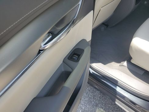Used 2021 Cadillac XT5 Premium Luxury FWD image 16
