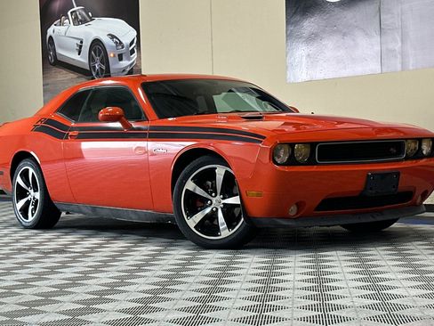 Used 2013 Dodge Challenger R/T image 2