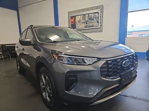 Used 2025 Ford Escape ST-Line image 3