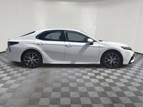 Used 2024 Toyota Camry SE FWD image 4