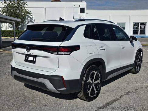 New 2026 Volkswagen Tiguan SE FWD image 3