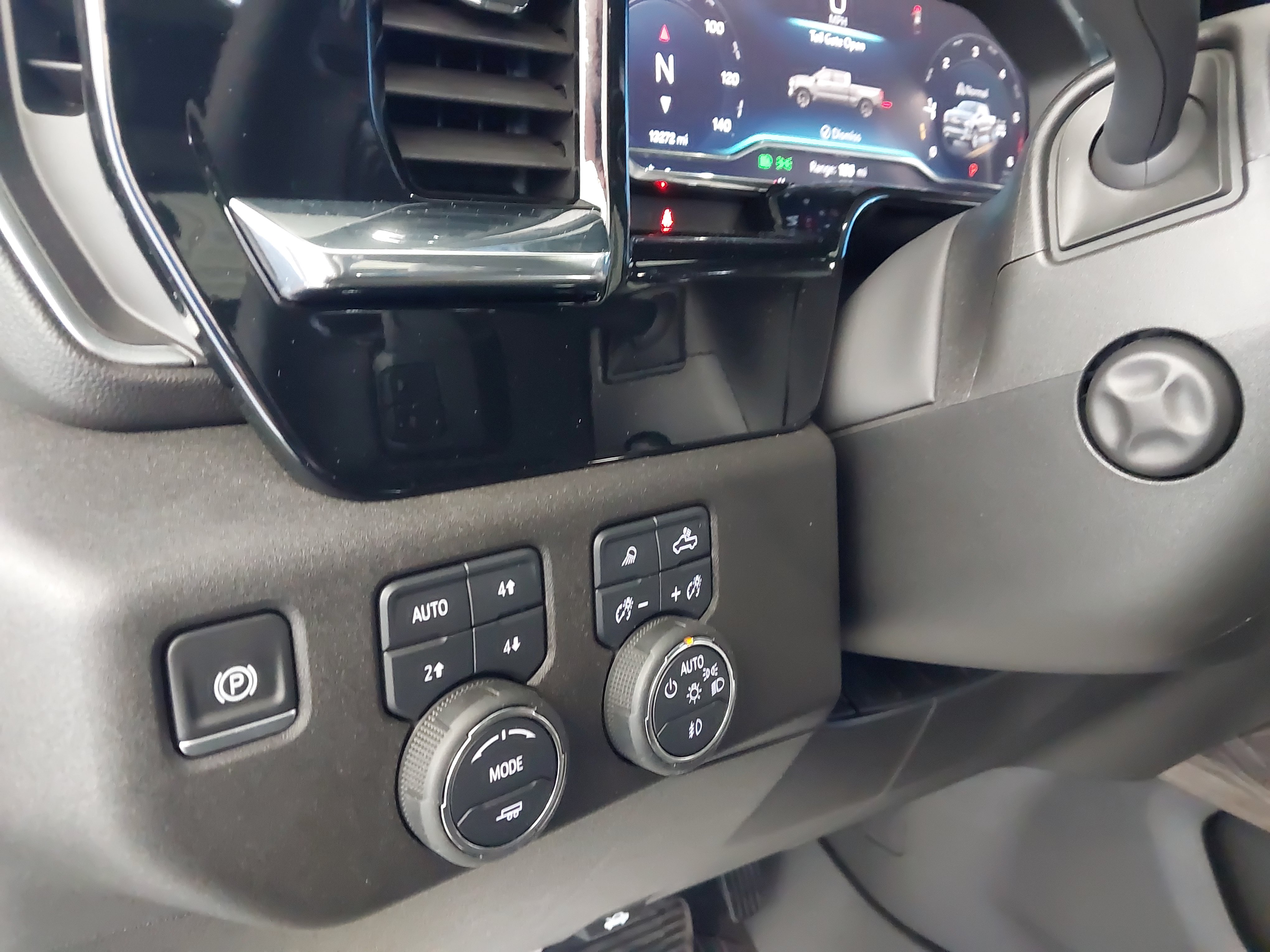 Used 2025 Chevrolet Silverado 1500 LTZ AWD/4WD image 24